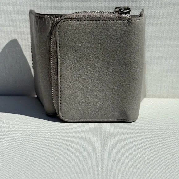 EUC Kate Spade Pebble Gray Leather Trifold Zip Wallet - Picture 3 of 10